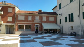 La Piazza Del Castello Lounge outside