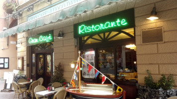 Gran Cafe Luogo Dato Al Ristoro inside