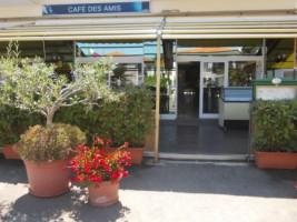 Cafe Des Amis outside