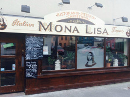 Mona Lisa outside