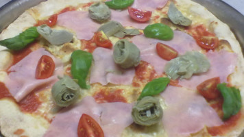 Pizzeria Torrechiara food