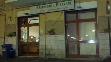 Pizzeria La Piedigrotta outside