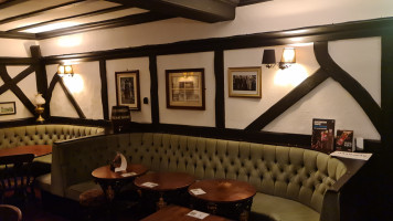 Ye Olde Leathern Bottel inside