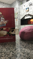 Toto Pizza food