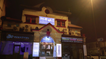Poon's Gosforth Palace outside