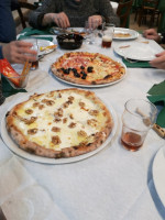 Pizzeria La Scuderia food