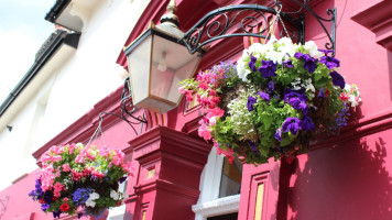 The Freelands Tavern outside