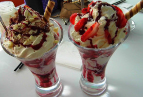 Sweet Ice Cream Lounge food