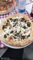 Pizzeria 2 Passi A Toledo food