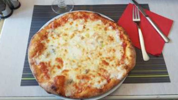 Le Marbrier Pizzeria food