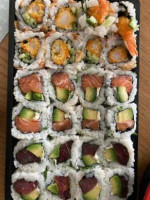 Maki'm Sushi inside