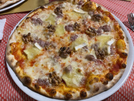 Trattoria Pizzeria Al Paradiso Di Dassie Luciano inside
