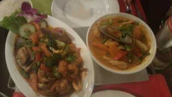 Moum Aroy Thai Cusine food