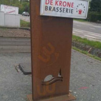 Jec De Krone outside