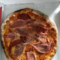 La Pizza Pazza food