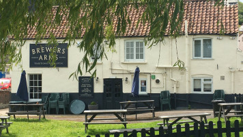 The Brewers Arms outside