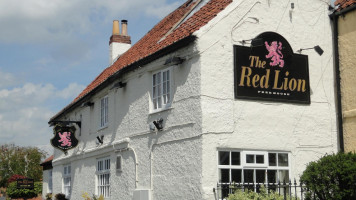 The Red Lion Pub outside