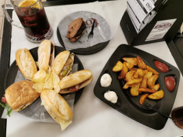 100 Montaditos food