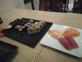 Hjem Sushi inside