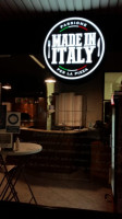 Pizzeria E Frigitoria Made In Italy inside