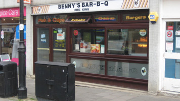 Bennys B-q food