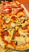 Pizzeria Tirolesina food