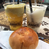Cannoli Co food