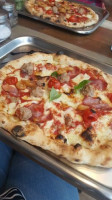 Ronnie's Wood-fired Pizza food
