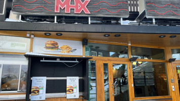 Max Burgers outside