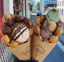 Bubble Waffle outside