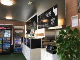 Kvess Burger Grill inside