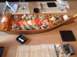 Lv Sushi food
