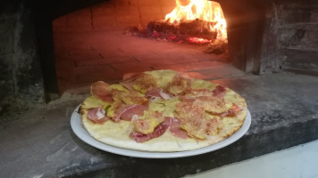 Poveri&pazzi Pizzeria food