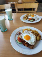 Varnaveien Cafe food