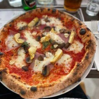 Pizzeria Via Tribunali food