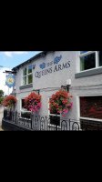 The Queens Arms outside