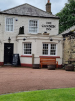 The Cannon Inn outside