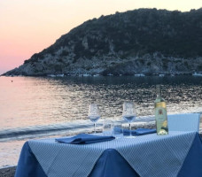 L'approdo Il In Riva Al Mare food