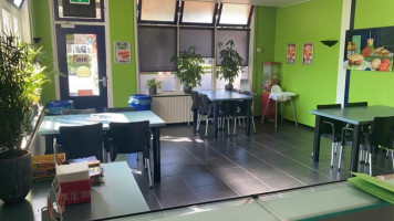 Cafetaria Veenderweg inside