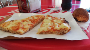 Pizzeria La Bonita Di Suarez Lara Nerisbel food
