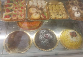 Tortas Y Dulces Lalo outside