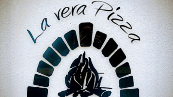 La Vera Pizza inside