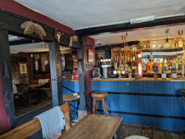 The Lowndes Arms inside