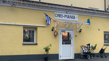 Gyro-mania outside