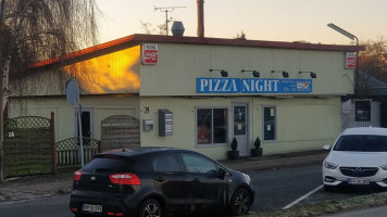 Pizza Night outside