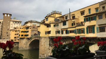 Osteria Del Ponte Vecchio outside