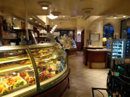 Gelateria Creperie Cafe' Matisse inside