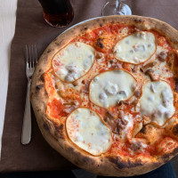 Pizzeria Pomodoro Rosso food