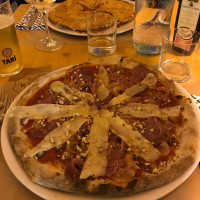 Konza Pizzoleria Pizzeria food
