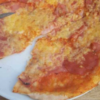 Pizzeria En 'la Grotta' Midsland food